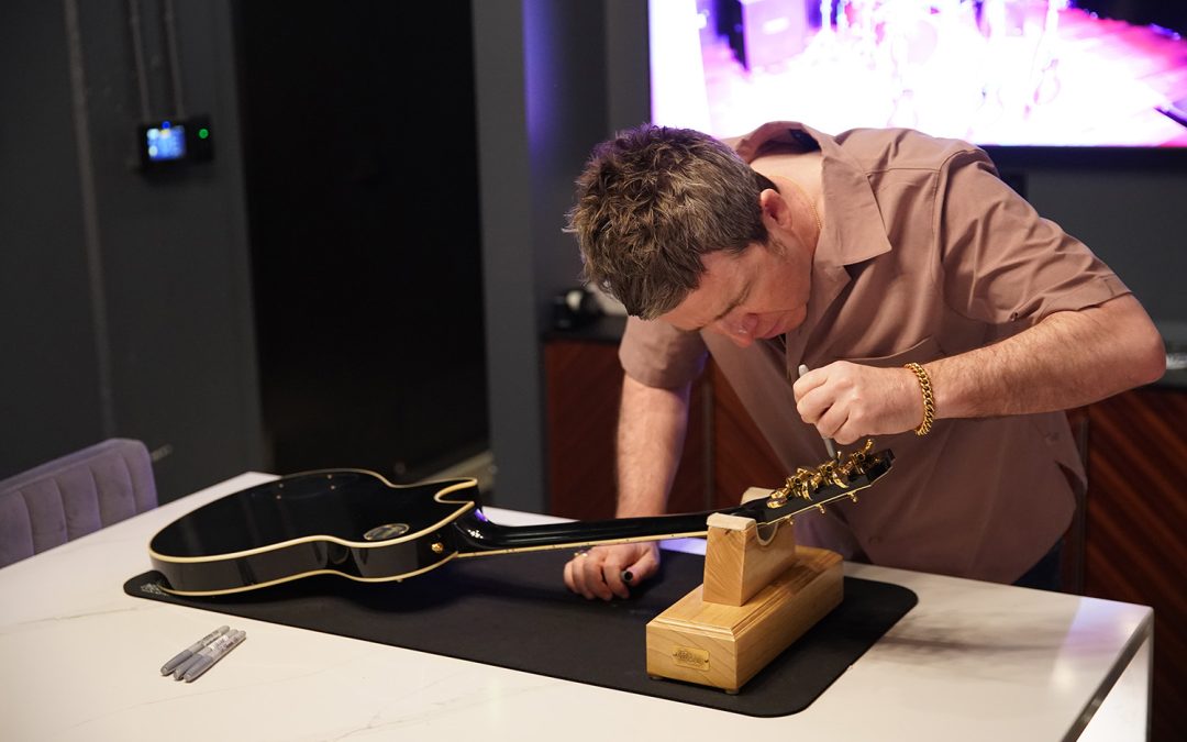 Gibson partners with Noel Gallagher for signed ’78 Les Paul Custom