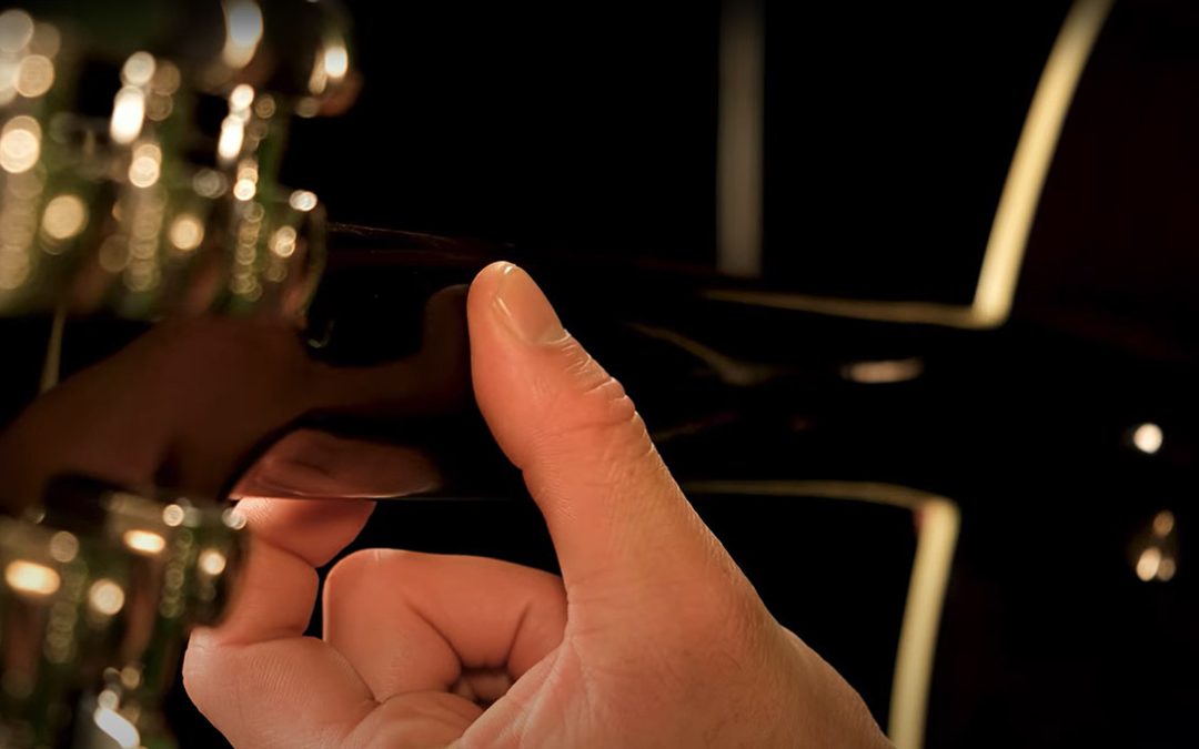 Video: Beginner Hints and Tips on Fretting When Playing Guitar