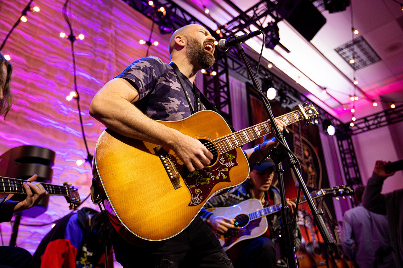 Gibson live acoustic guitar performance